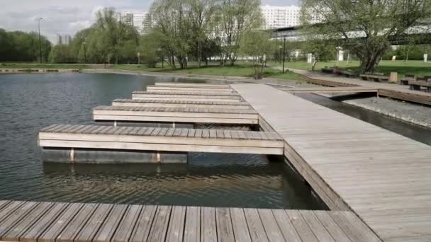 Wooden pier on the pond — Stock Video