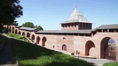 Novgorod Kremlin 'in duvarının görüntüsü
