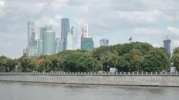 Moskova 'nın gökdelenlerine bakın. — Stok video