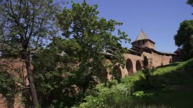 Novgorod Kremlin 'in duvarının görüntüsü