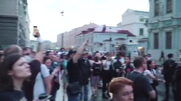 Митинг у посольства Республики Беларусь — стоковое видео