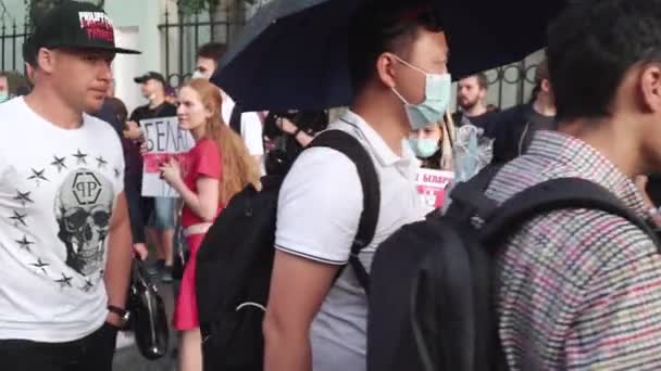 Rally at the Embassy of the Republic of Belarus — Stock video