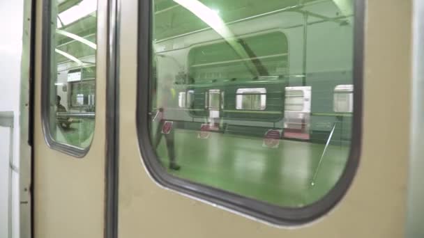 Pasajeros en la estación de metro Konkovo — Vídeos de Stock