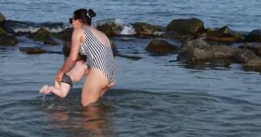 Denizde yüzme eğitimi