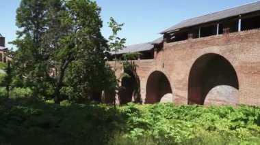 Novgorod Kremlin 'in duvarının görüntüsü