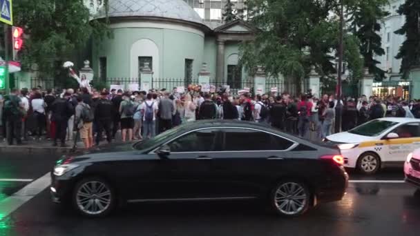 Митинг у посольства Республики Беларусь — стоковое видео