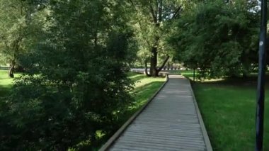 Nehir boyunca ahşap yol