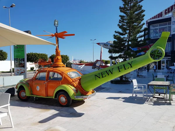 Lustiges Auto Vor Handelszentrum Auf Urlaubsort Tunesien — Stockfoto