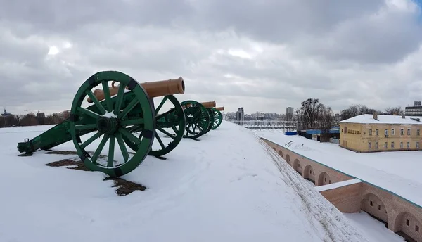 Старые Исторические Пушки Стене Киевской Крепости — стоковое фото