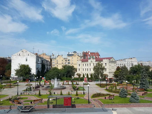 Plaza Verde Shchekavytska Street Cerca Cine Zhovten Kiev Ucrania — Foto de Stock