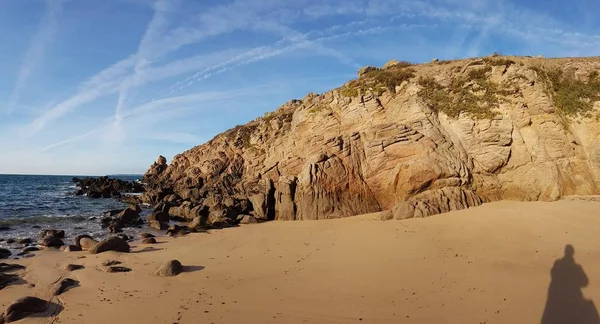 海岸の岩と砂のビーチ国史の島大西洋 ブルターニュ フランスで — ストック写真