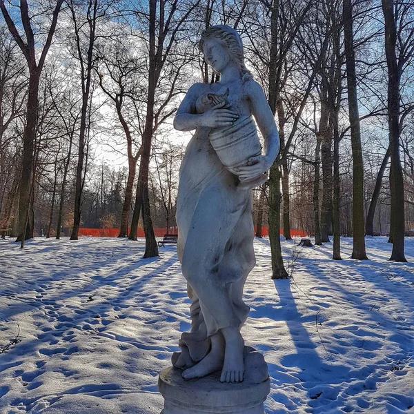 Sculpture Girl Jug Park Bucha Kyiv Region — Stock Photo, Image