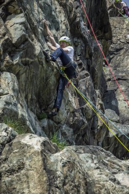 duvarda kaya tırmanıcı