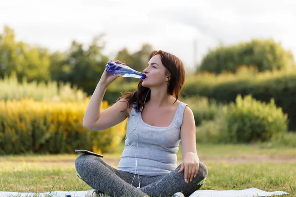 Fitness Young Beautiful Girl Drinking Water Exercising Park — Stock Photo, Image