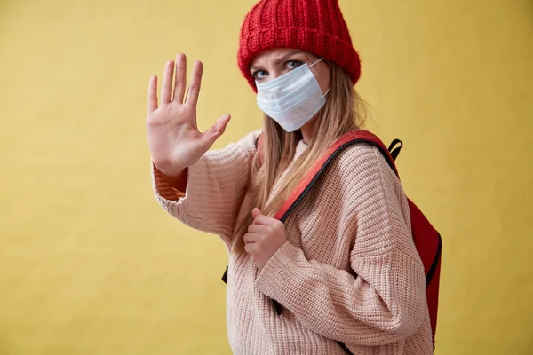 Ill Girl Red Hat Medical Mask Yellow Background — Stock Photo, Image