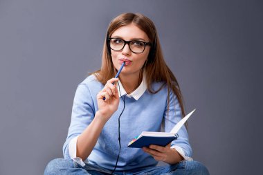 Öğrenci olun defterini bildirimde. Öğrenci kavram. Stüdyo