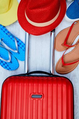 Aktif yaz tatili için renkli aksesuarlar kompozisyon. Bloglama veya blogger kavramı.