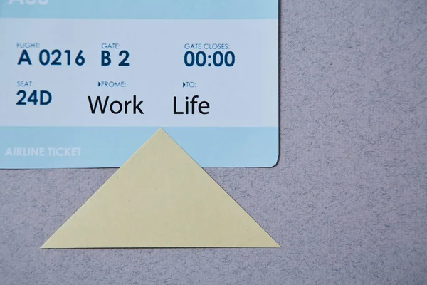 Koncept sladění pracovního a soukromého života. palubní lístek a samolepka — Stock fotografie