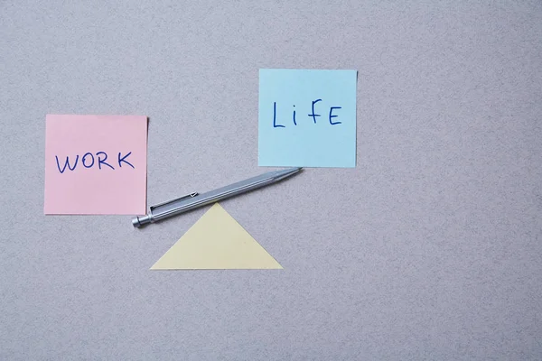 工作生活平衡选择的概念。 刻有题词的贴纸 — 图库照片