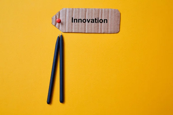 Kreative, kluge Idee und Innovations- oder Inspirationskonzept. Innovation und Unternehmenslösung. — Stockfoto