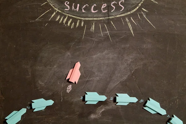 Yapabilirim. Olası ve imkansız motivasyon. Kırmızı kağıt roket, yörüngesini değiştiriyor.