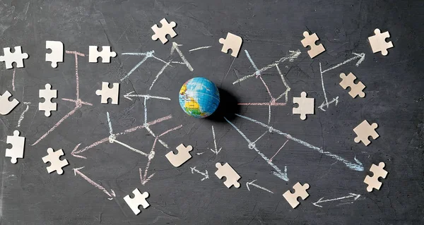 Uluslararası ağ, sosyal medya, küresel iletişim ve paylaşım konsepti. Dijital pazarlama ve blockchain