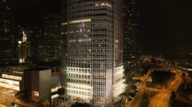 Üstten görünüm gece büyük şehirde gökdelenlerin. Hisse senedi. Gece şehrin muhteşem manzarası