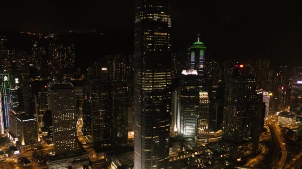 Dubai, uae - april 2018: dubai downtown night scene with city lights, luxuriöse neue Hightech-Stadt im Nahen Osten. Aktien. Blick von oben auf die Wolkenkratzer in Dubai bei Nacht — Stockvideo