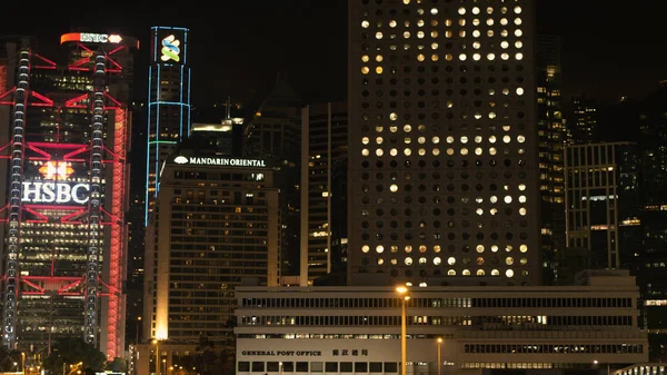 두바이, 아랍 에미리트-4 월 2018: 두바이 시내 밤 장면 도시 조명, 중동에서 럭셔리 새로운 첨단 기술 도시. 주식입니다. 밤에 두바이 있는 고층 빌딩의 상위 뷰 — 스톡 사진