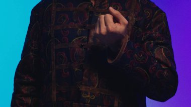 Onun Palm'da bir sikke ile iş adamı. Hisse senedi. Tüccar bir sikke elinde tutan bir eski kıyafeti