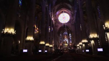 Barcelona, İspanya - Nisan, 2018: İç katedral Kutsal Haç ve Aziz Eulalia. Hisse senedi. Katedral içinde Barcelona