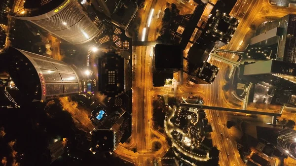 Гонконг, Китай - квітні, 2018: Top погляд Гонконгу, барвистими нічного життя, міський пейзаж. Фондовий. Рабац Гонконгу на ніч. Яскраві кольори нічне життя — стокове фото