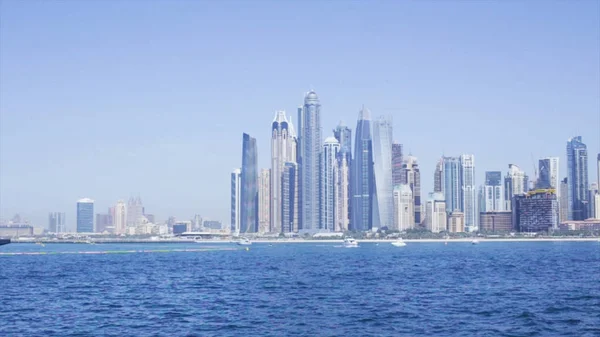 Dubai víz-csatorna, Dubai, Egyesült Arab Emírségek. Stock. Felhőkarcolók Dubaiban, a víz megtekintése — Stock Fotó