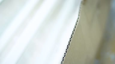 Oluklu karton kutu yığını. Hisse senedi. Sevk ve nakliye için. Kutusunu ayrıntı yakın çekim