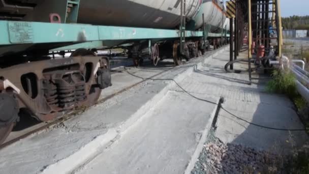 Tanque Coches Depósito Aceite Acciones Coches Con Combustible Los Raíles — Vídeo de stock