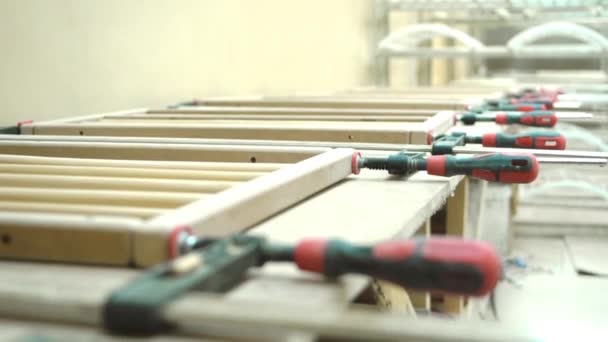 Möbler i fabrik. Store. Möbeltillverkning. — Stockvideo