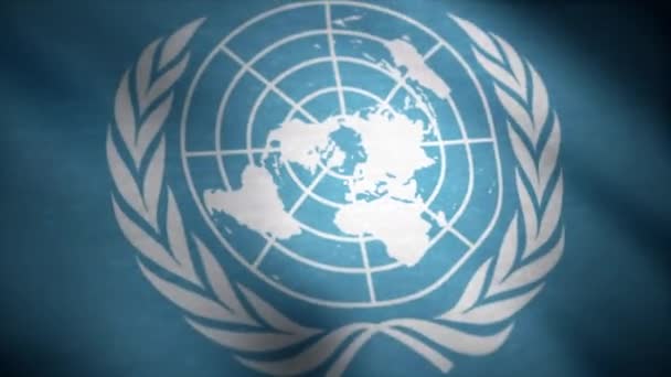 Bandera de las Naciones Unidas. La bandera de las Naciones Unidas ondeando en el viento. Bandera internacional de la ONU — Vídeos de Stock
