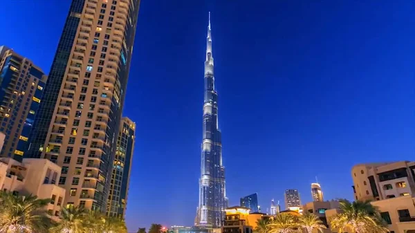 DUBAI Timelapse Skyline. Burj Khalifa et Dubaï Dans le centre-ville, le temps passe. Des actions. Dubaï Timelapse nocturne du centre-ville avec Burj Khalifa et d'autres tours vue panoramique depuis le sommet à Dubaï, United — Photo