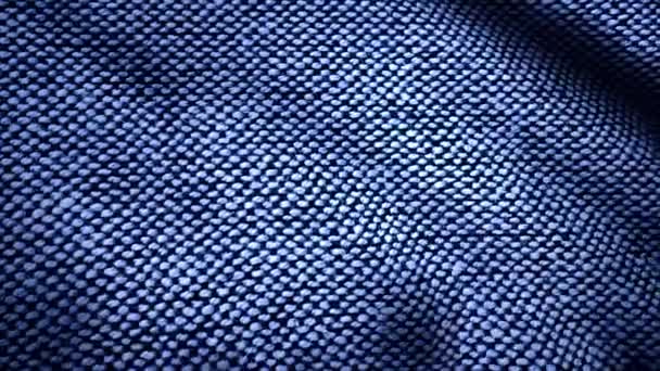 Detalle de tela de mezclilla para el patrón y el fondo, de cerca. Textura de tela de algodón. Vista superior de la superficie textil de tela. Fondo de ropa azul . — Vídeos de Stock