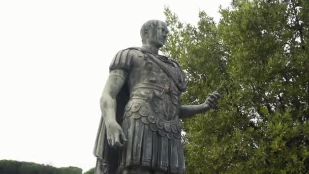 Estatua Julio César En Roma Roma, Italia. Acciones. Vídeo de una estatua de Julio César — Vídeos de Stock