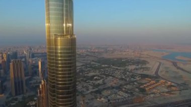Dubai, Birleşik Arap Emirlikleri - 09 Mayıs 2018: Burj Khalifa'nın Güneş yansıması ile dünyanın en yüksek gökdelendir. Hisse senedi. Dubai Emirliği binalarda