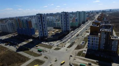 Kentsel gelişim. Görüntüleri. Yerleşim alanı akademik, yeni binalar. Ekaterinburg, Rusya Federasyonu. Uçan bir kamera tarafından havadan çekim