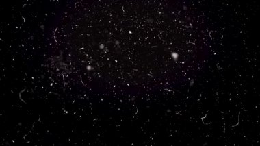 Siyah arka plan üzerinde yüzen doğal organik toz parçacıkları. Pırıl pırıl pırıl pırıl parçacıklar rastgele havada spin. Beyaz dinamik parçacıklar