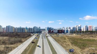 Havadan görünümü yeni yaşam bölgesi üzerinde. Şehir sınırlarının hemen dışında konut evler mahallede hava görünümünü. Görüntüleri