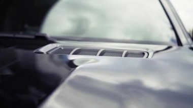 Araba dış arka plan detay. Hisse senedi. Hava girişi Hood. Hava girişleri araba başlık üzerinde