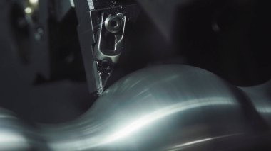 Metal işleme Cnc freze tezgahı. Kesme metal modern işleme teknolojisi. Hassas metal işleme makine