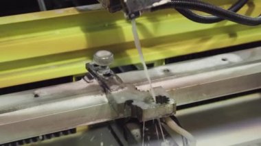 Cnc Su jeti kesim makine modern endüstriyel teknoloji. Su ile metal kesme makinası