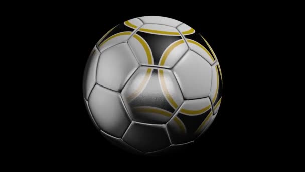 Realistisch leren Voetbal bal draaien op de zwarte achtergrond. Animatie van een voetbal bal op een zwarte achtergrond — Stockvideo