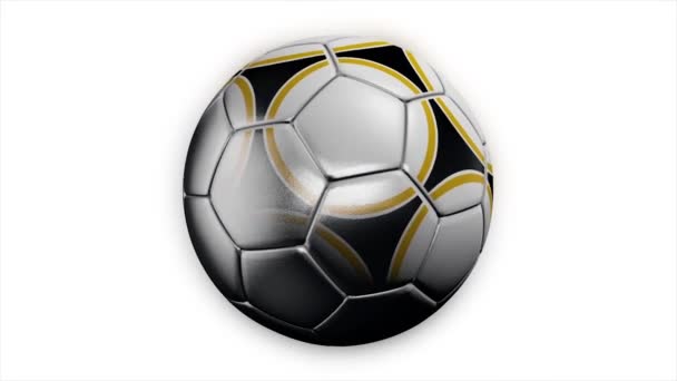Bola de futebol de couro realista girando sobre o fundo branco. Animação de uma bola de futebol em um fundo branco — Vídeo de Stock