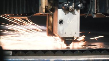 Yüksek hassasiyetli Cnc Lazer kesim sac. Küçük. Yüksek hassasiyetli parçaları almak için modern teknolojiler sağlar. Verimli ve muafiyet olmadan programlanabilir makineleri çalıştırmak